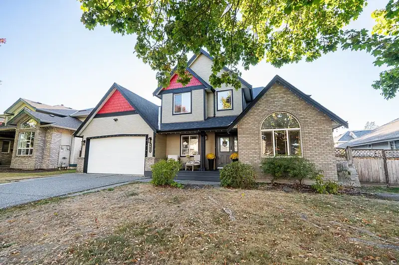 6069 170 STREET - photo 2 of 27