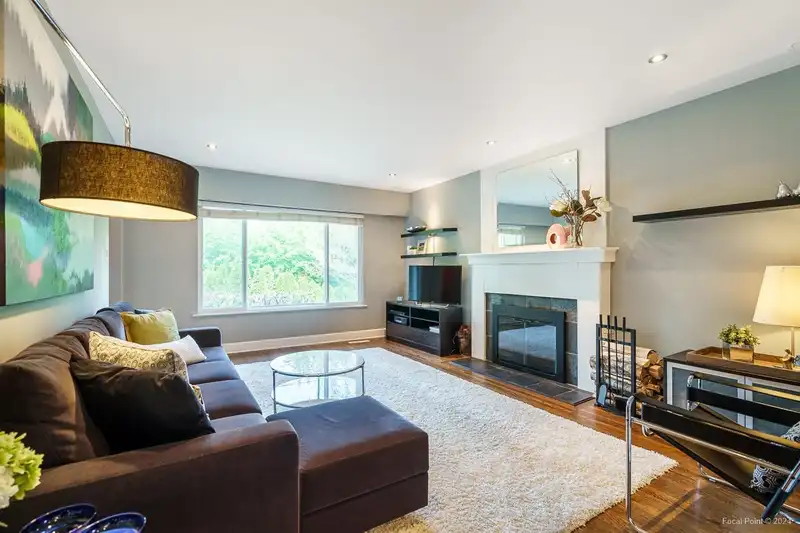 11230 82 AVENUE - photo 3 of 27