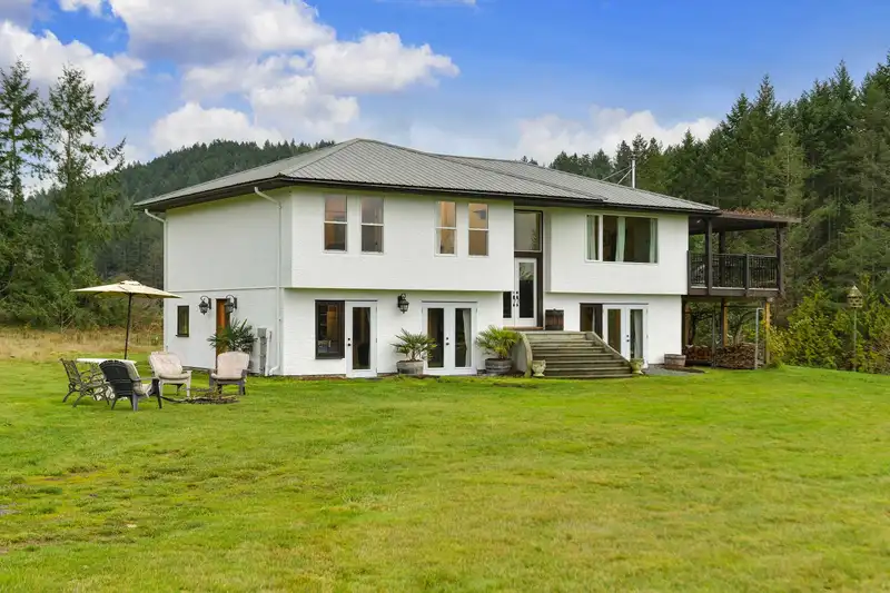 300 WOOD DALE DRIVE - photo 1 of 40