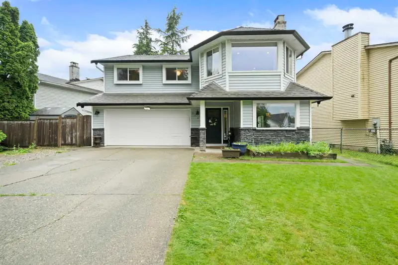 21468 95 AVENUE - photo 1 of 39