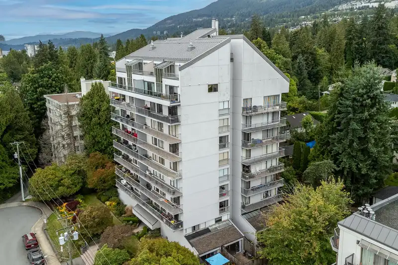 803 1745 ESQUIMALT AVENUE - photo 3 of 34