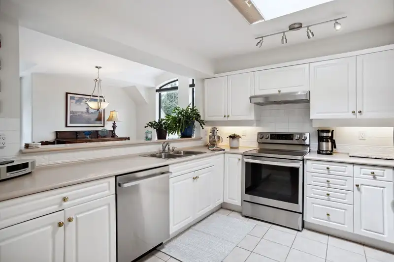 301 3088 HIGHLAND BOULEVARD - photo 2 of 24