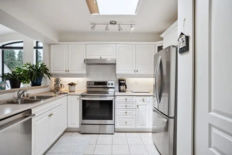 301 3088 HIGHLAND BOULEVARD - photo 4 of 24