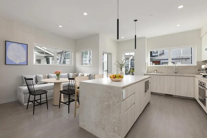 100 19451 SUTTON AVENUE - photo 2 of 18