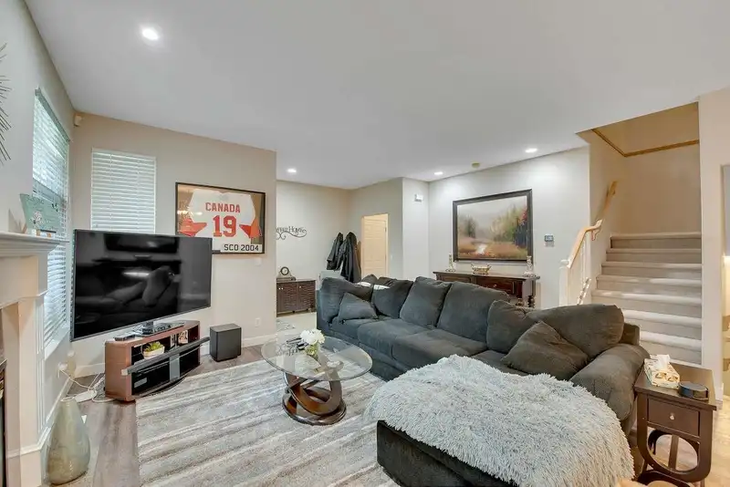 23 5811 122ND STREET - photo 4 of 35