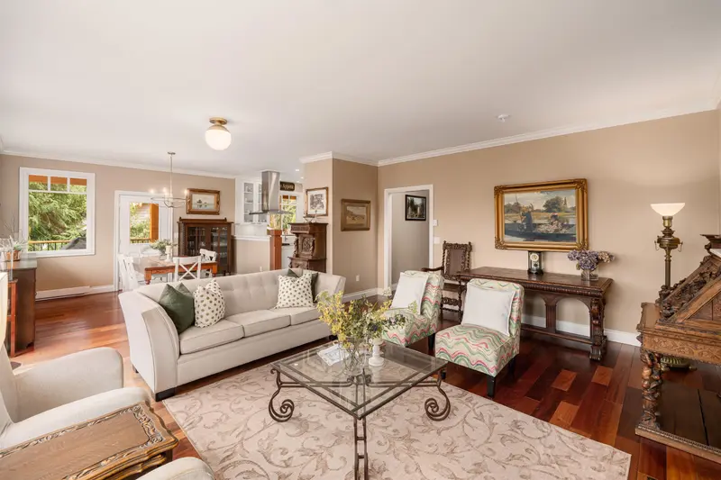 947 VILLAGE DRIVE - photo 4 of 25