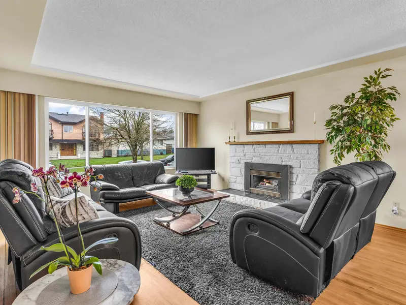 3031 E 16TH AVENUE - photo 2 of 25