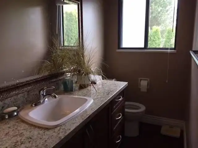 14728 17 AVENUE - photo 4 of 16