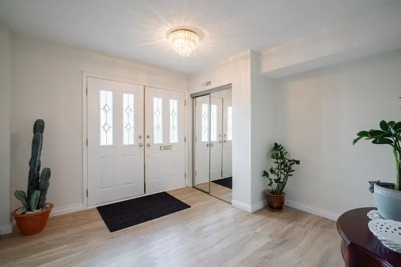 1929 HOMFELD PLACE - photo 2 of 40