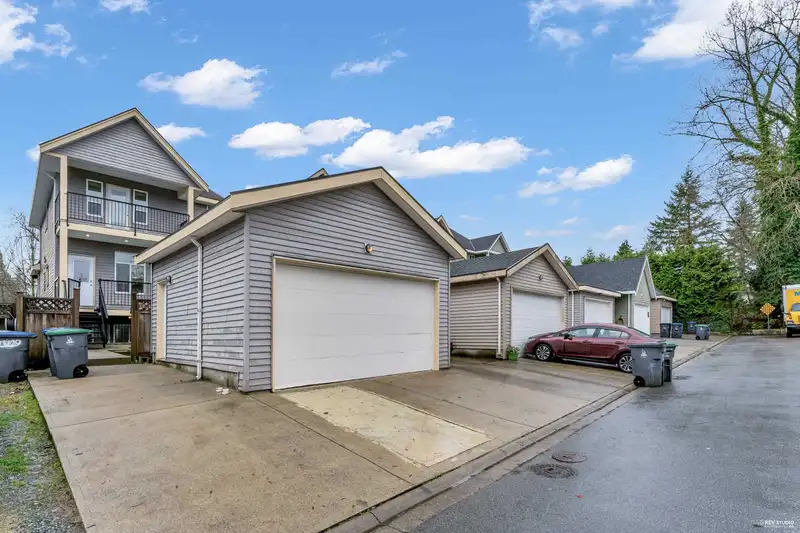 13125 108 AVENUE - photo 2 of 35