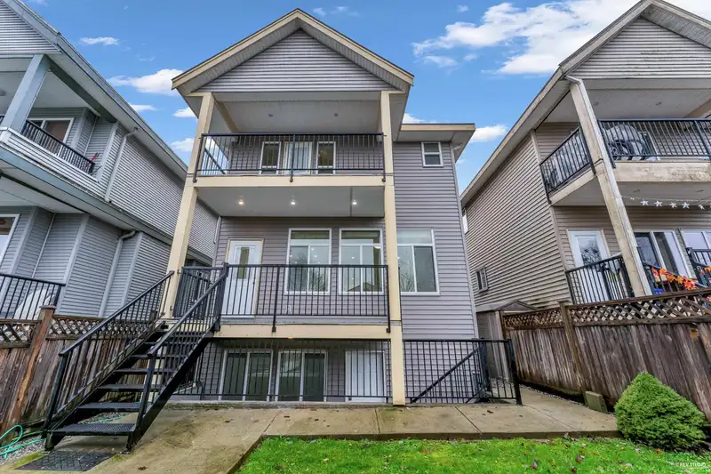 13125 108 AVENUE - photo 4 of 35