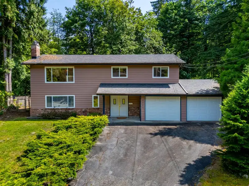 2283 PARK CRESCENT - photo 1 of 40