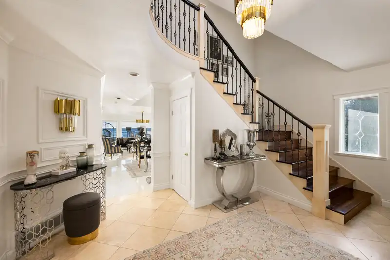 2198 ROSEBERY AVENUE - photo 4 of 40