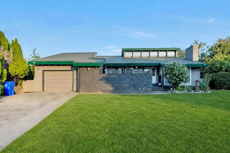 46446 ANGELA AVENUE - photo 1 of 29