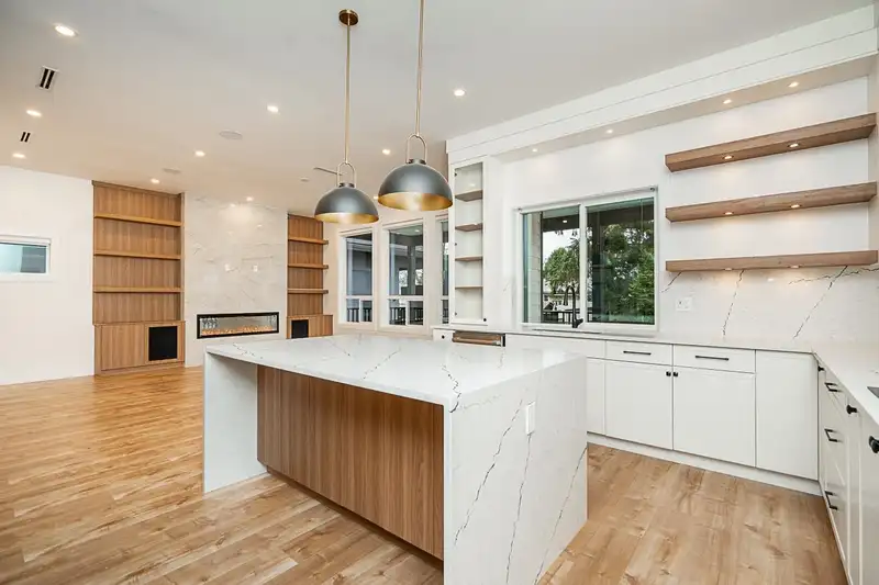 7907 117 STREET - photo 3 of 30