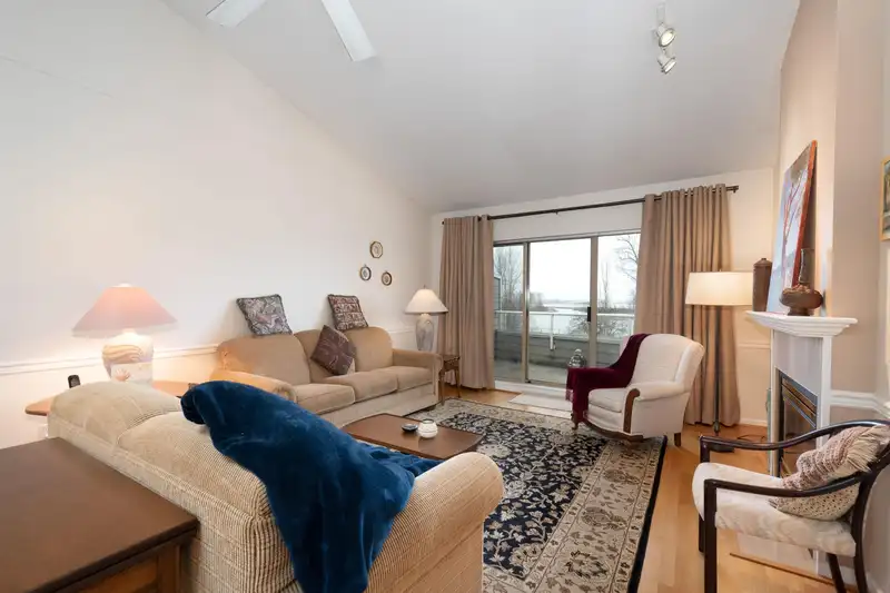 22 323 GOVERNORS COURT - photo 3 of 39