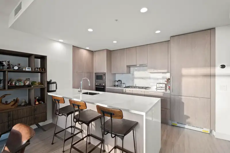 2403 6398 SILVER AVENUE - photo 3 of 30