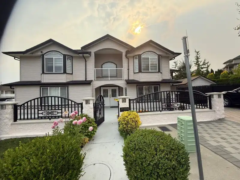 31380 HOMESTEAD CRESCENT - photo 1 of 6