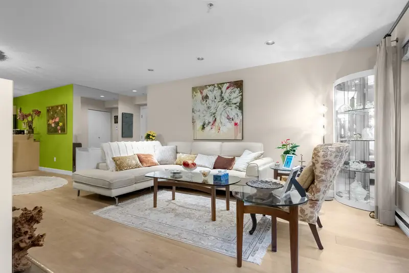 104 3750 EDGEMONT BOULEVARD - photo 3 of 25