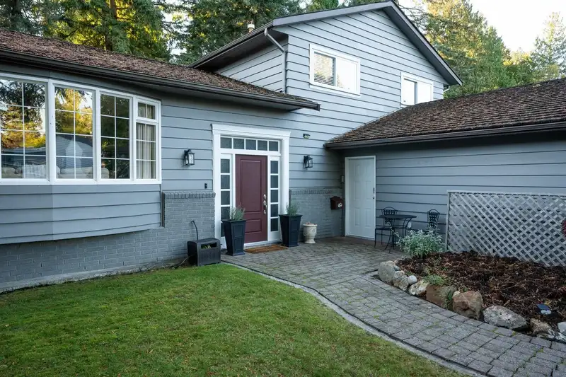 4911 STEVENS DRIVE - photo 2 of 37