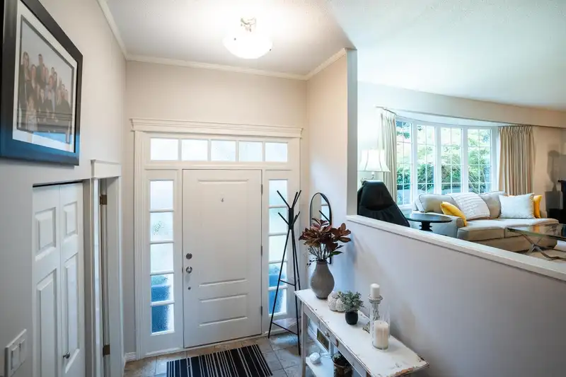 4911 STEVENS DRIVE - photo 3 of 37