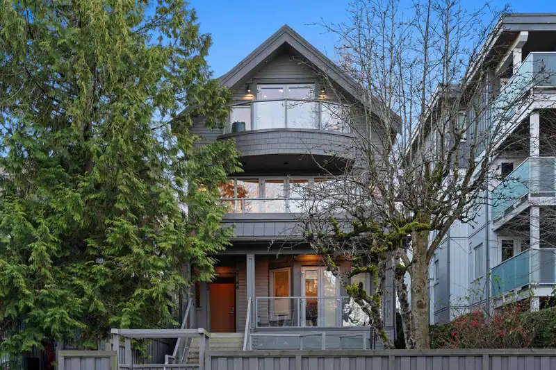 2142 W 1ST AVENUE - photo 1 of 40