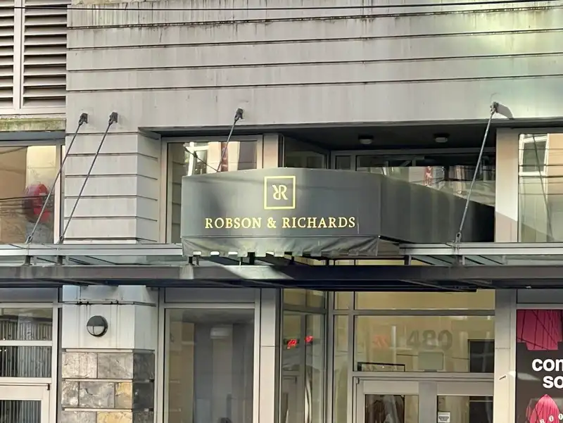 703 480 ROBSON STREET - photo 2 of 16