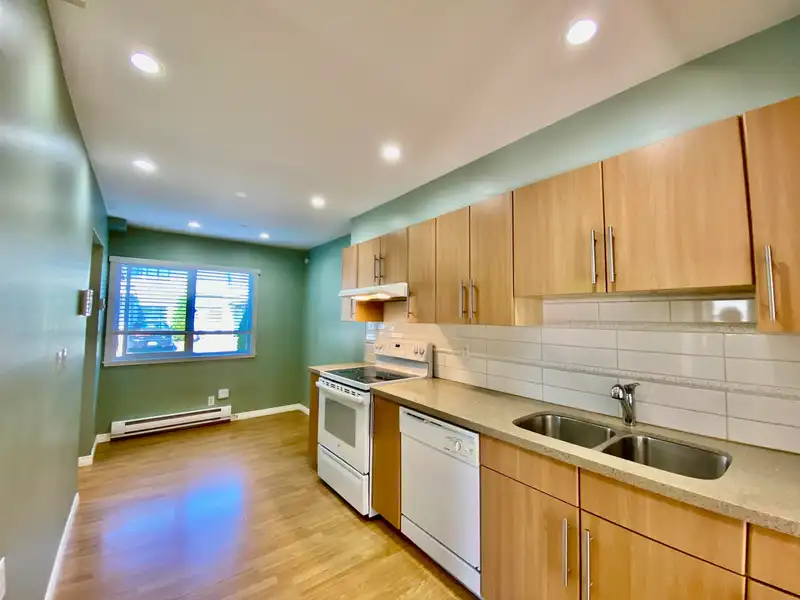 17 9080 PARKSVILLE DRIVE - photo 4 of 27