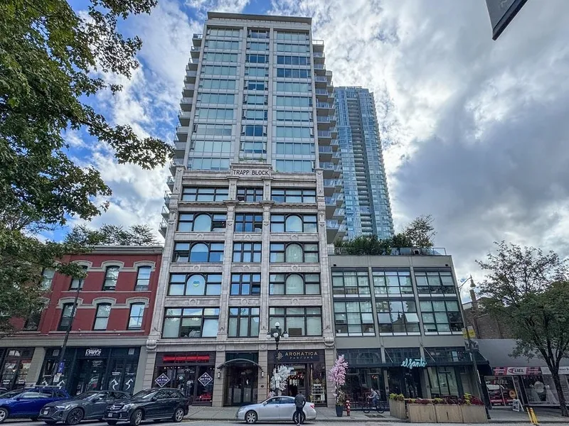 1011 668 COLUMBIA STREET - photo 3 of 25