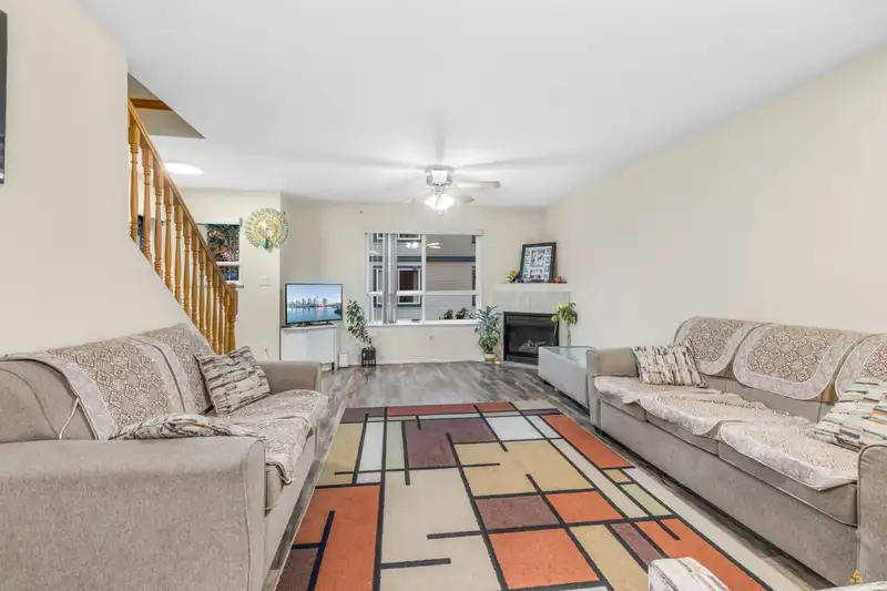 27 12730 66 AVENUE - photo 4 of 20