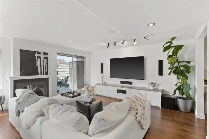 429 ST. ANDREWS AVENUE - photo 1 of 39