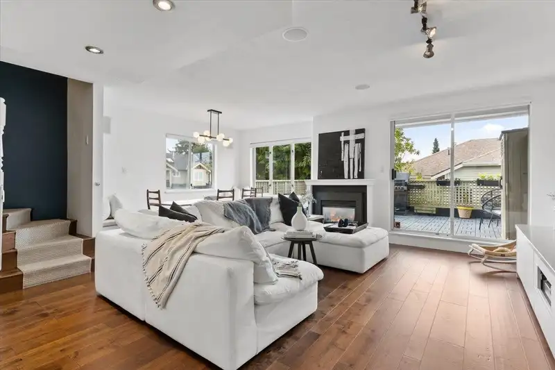 429 ST. ANDREWS AVENUE - photo 3 of 39