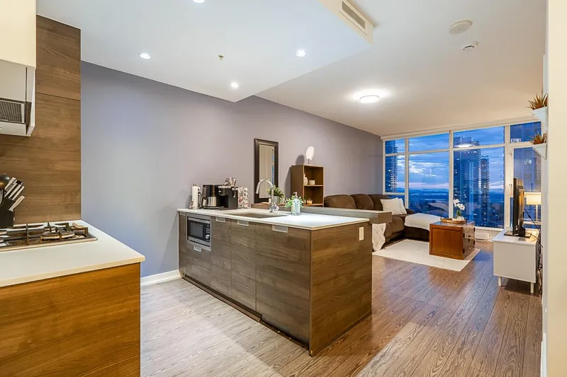 2910 4688 KINGSWAY - photo 1 of 25