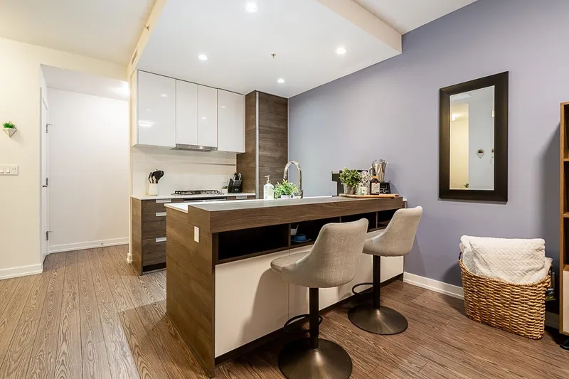 2910 4688 KINGSWAY - photo 4 of 25