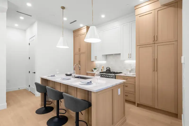 1 1722 E 6TH AVENUE - photo 1 of 27