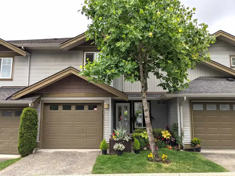 55 12040 68 AVENUE - photo 1 of 36