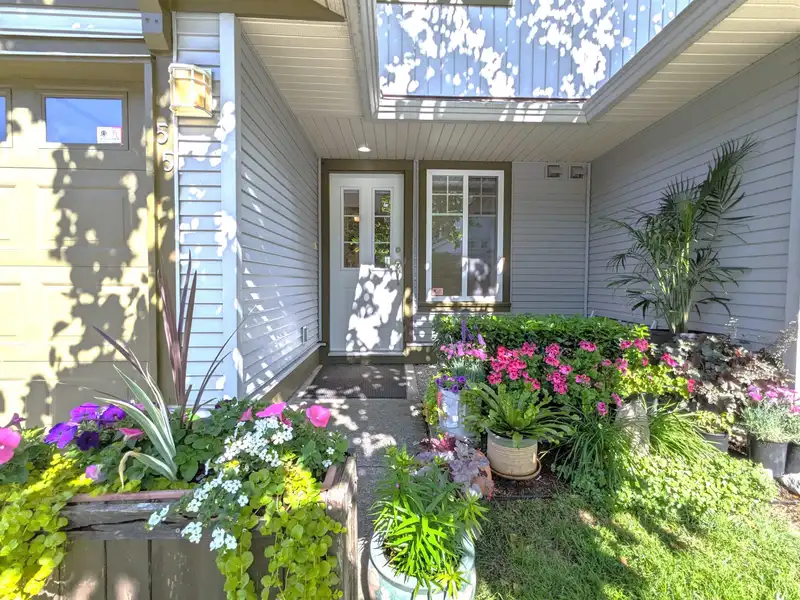 55 12040 68 AVENUE - photo 2 of 36
