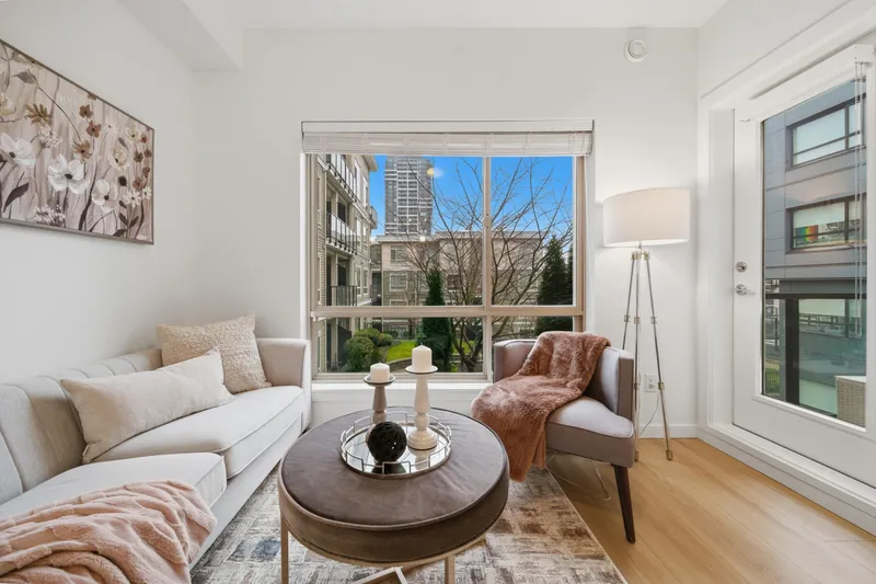 318 13789 107A AVENUE - photo 2 of 25