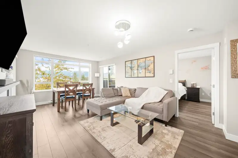 212 2525 CLARKE STREET - photo 4 of 34