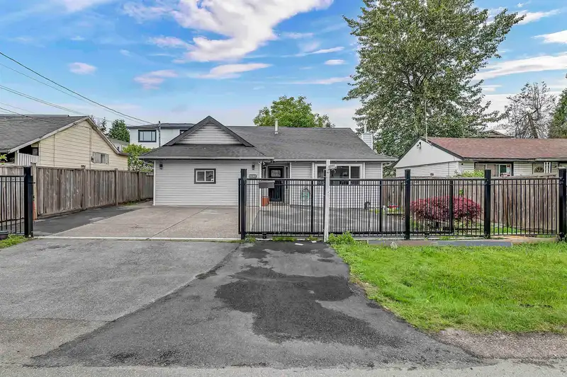12707 113B AVENUE - photo 3 of 29