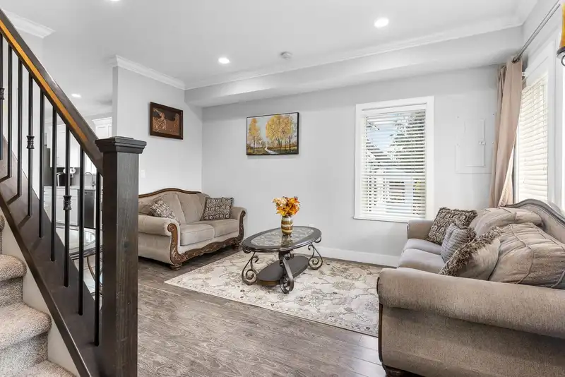33067 6TH AVENUE - photo 4 of 37