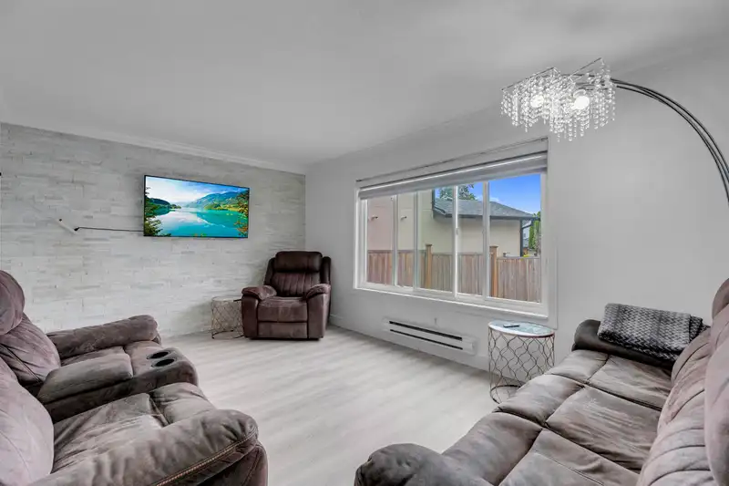 13232 82 AVENUE - photo 3 of 29