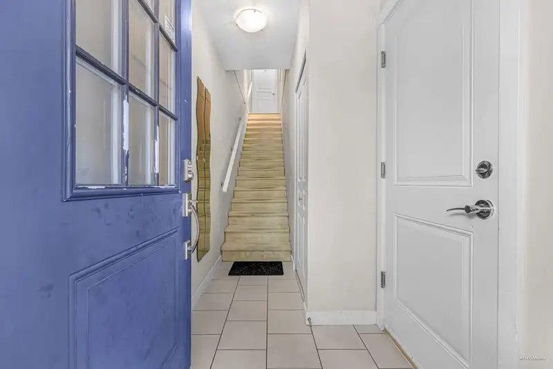 46 10489 DELSOM CRESCENT - photo 4 of 31