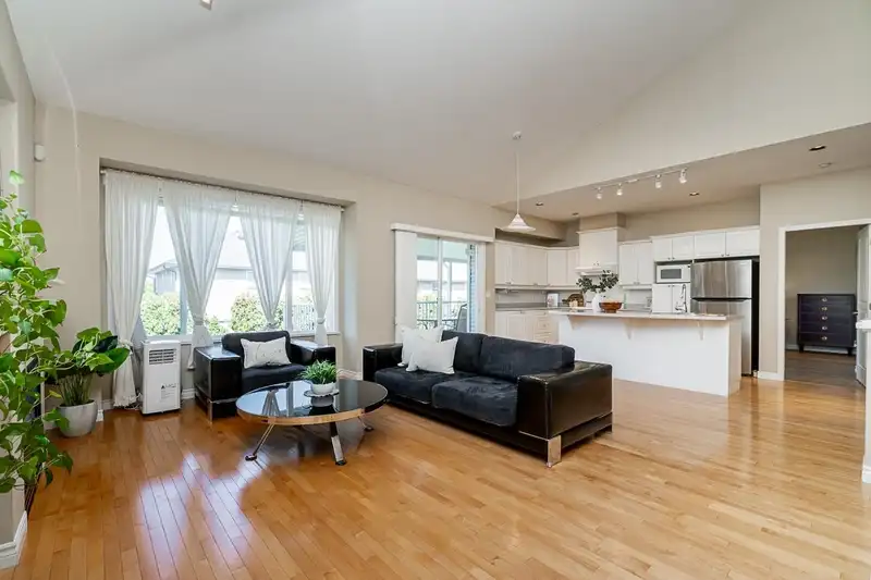 22359 50 AVENUE - photo 1 of 38