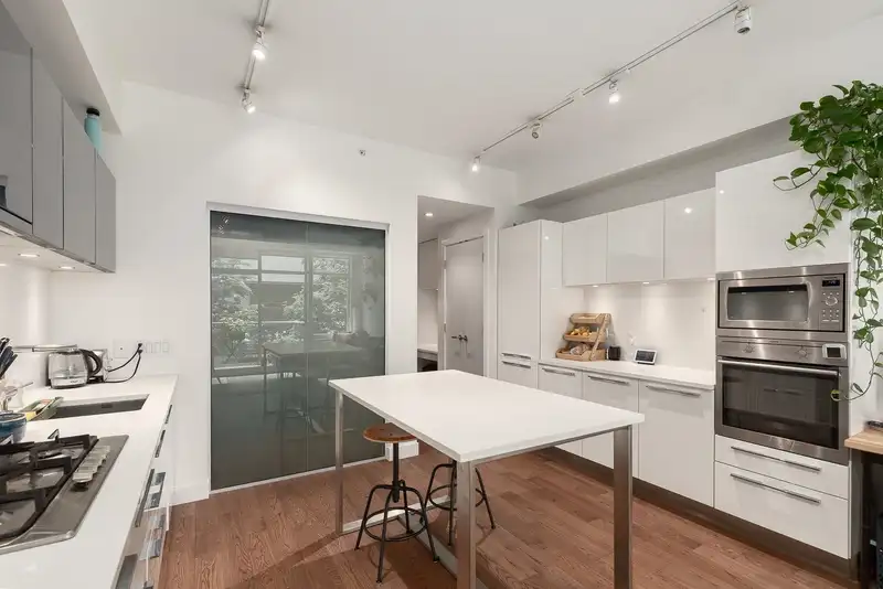 227 108 E 1ST AVENUE - photo 4 of 30