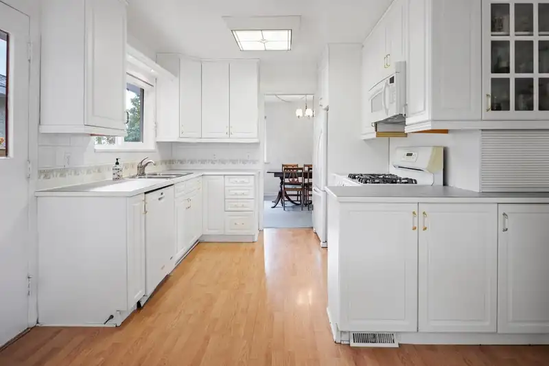 4050 IRMIN STREET - photo 3 of 40
