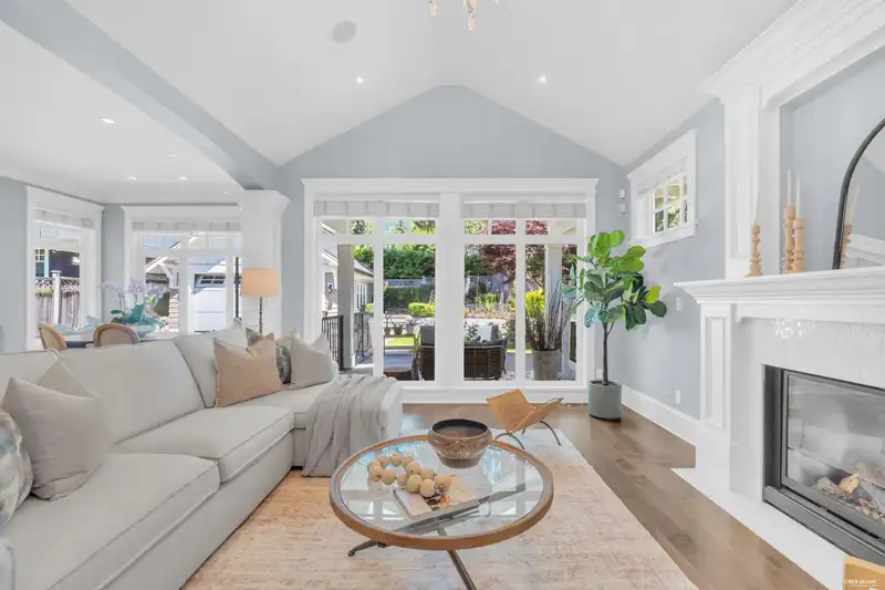 2213 JEFFERSON AVENUE - photo 4 of 40