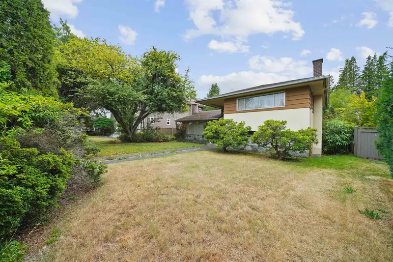 6891 LAUREL STREET - photo 3 of 17