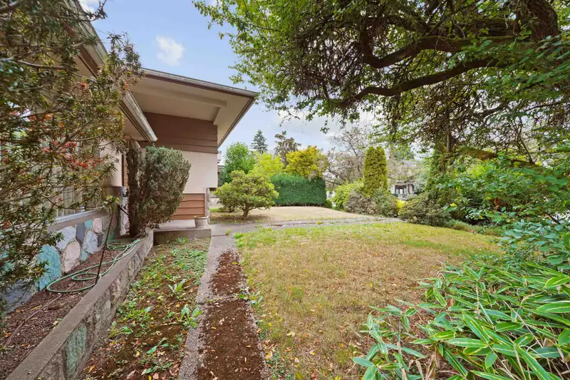 6891 LAUREL STREET - photo 4 of 17