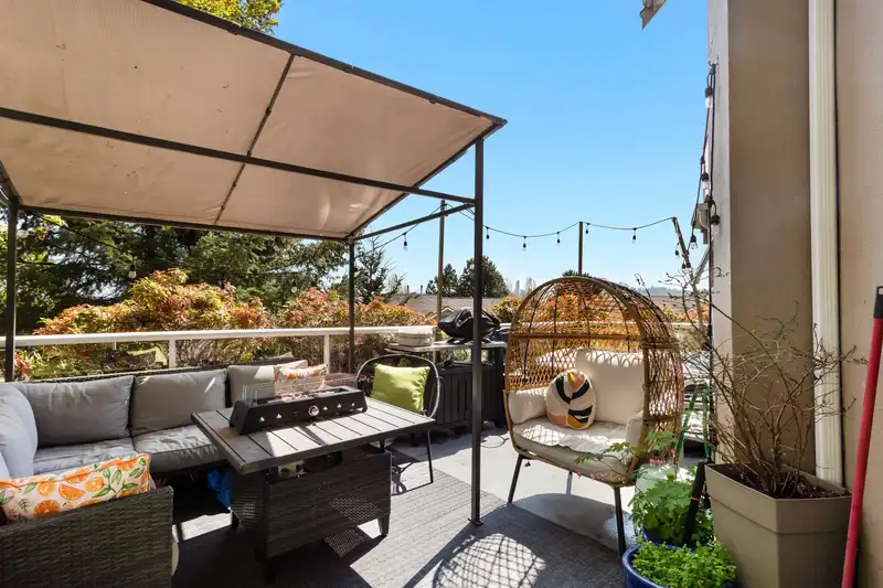 304 25 RICHMOND STREET - photo 1 of 25
